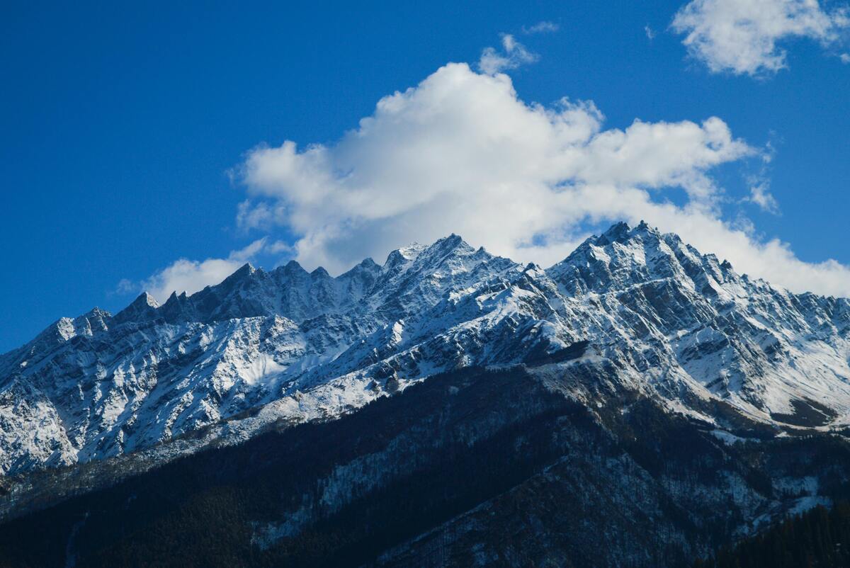 Panoramic view of the Himalayas blocking cold winds, shaping South Asia’s climate with snow-capped peaks and valleys below